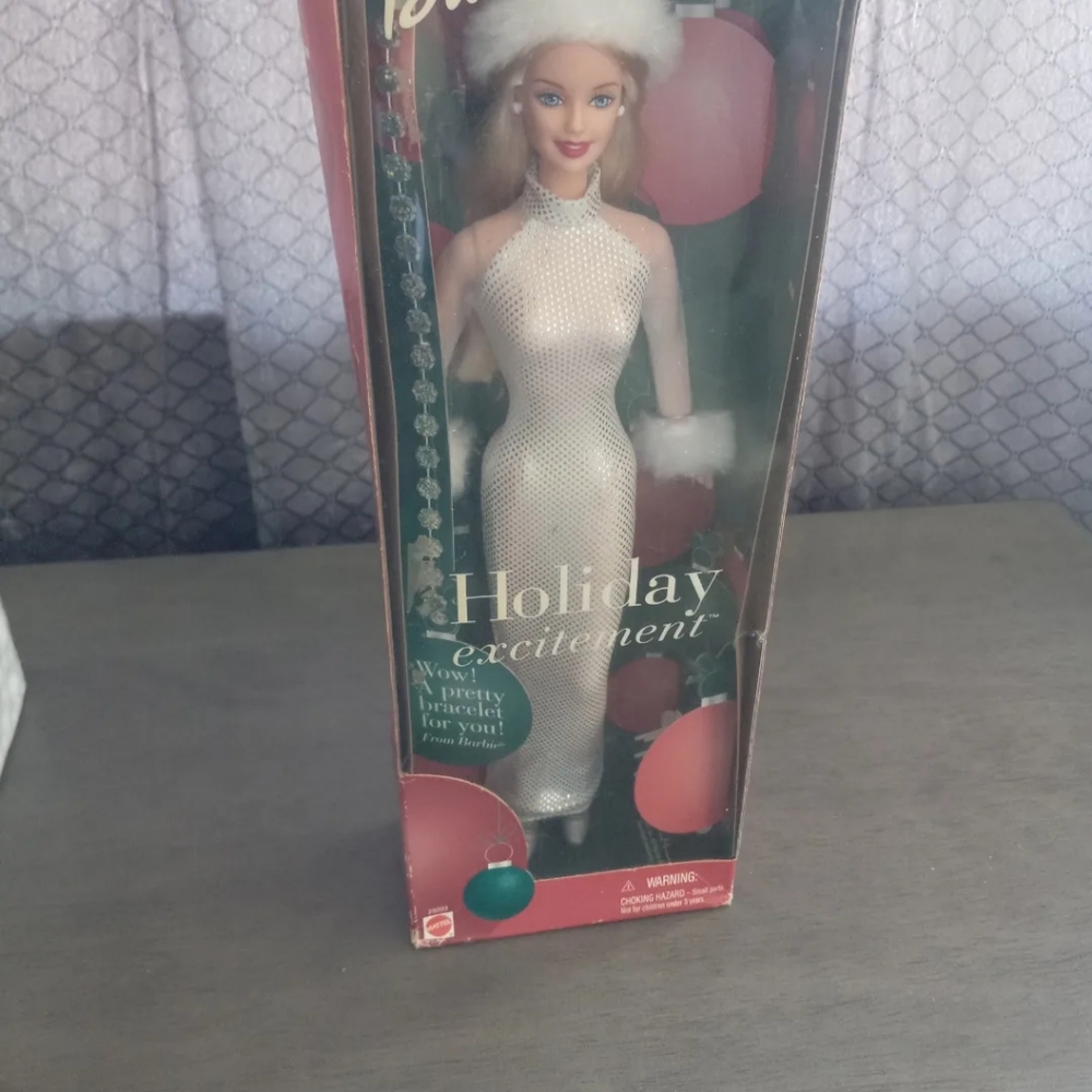2001 Holiday Excitement Barbie Doll No.29203